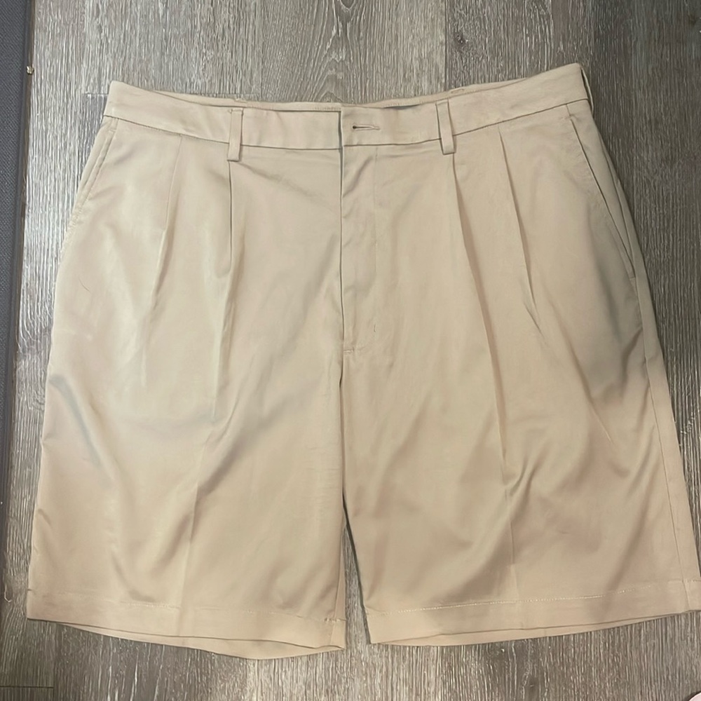 Men’s Casual Shorts Pro Tour brand Beige shorts NWOT